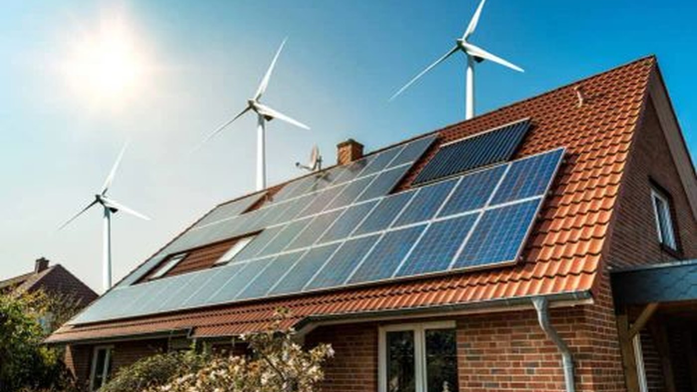 Roofing and Solar Upgrades: A Smarter Energy Plan